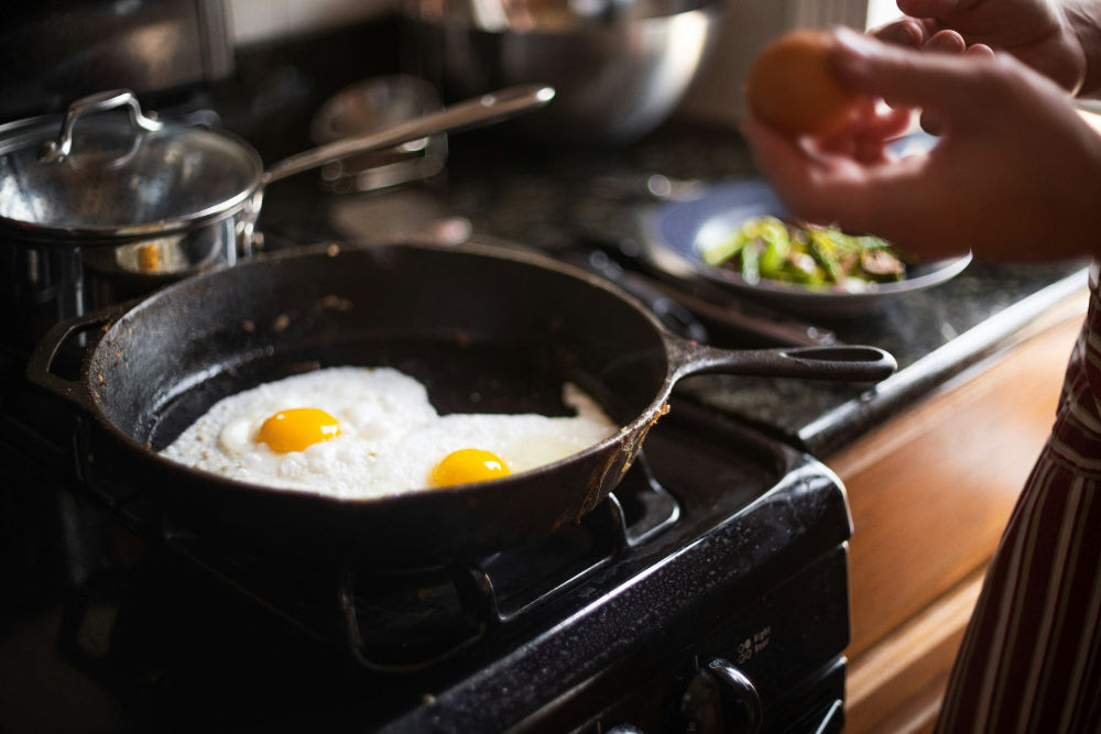 Cast Iron Seasoning: The Science of Polymerization Explained